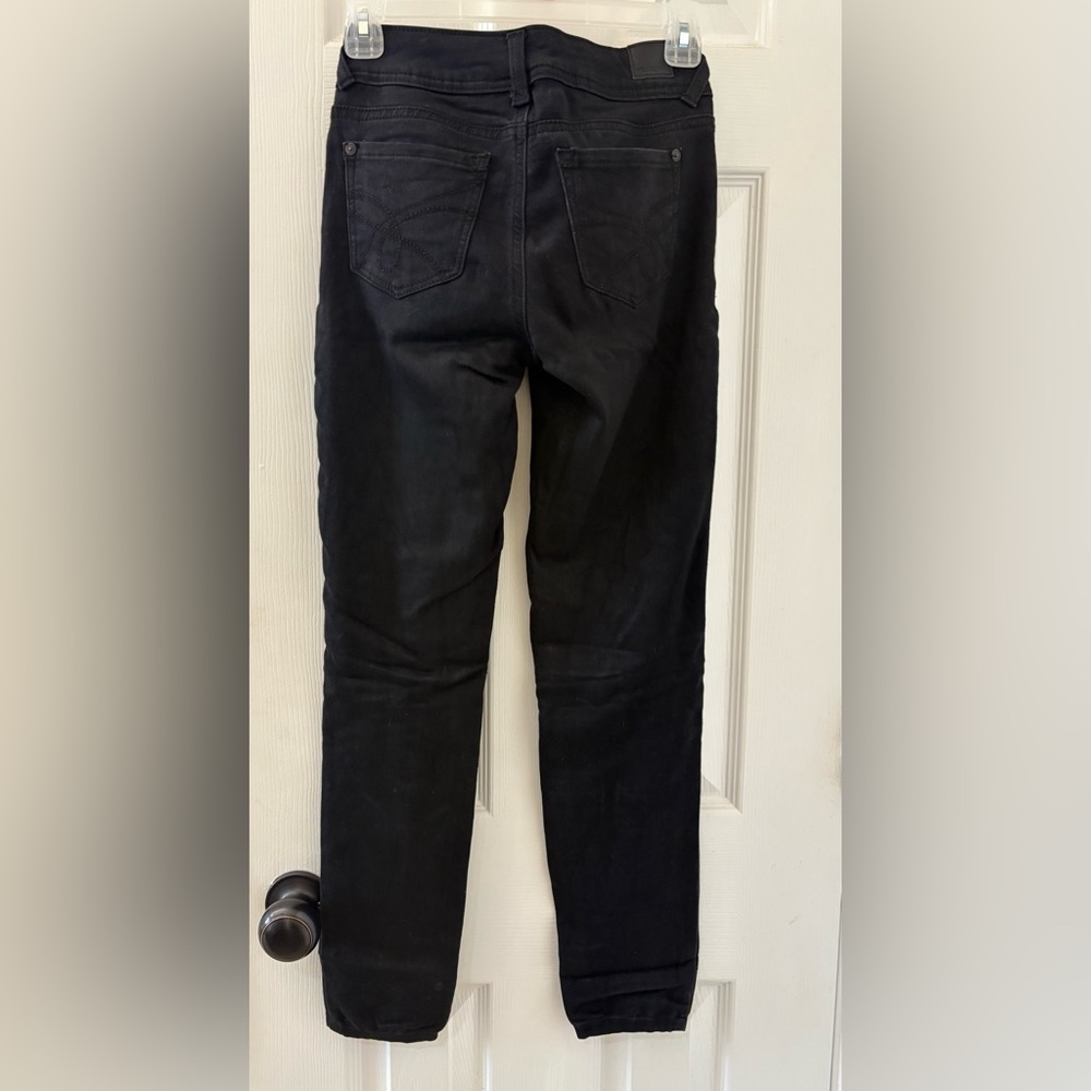 Wallflower Ultra Fit Black Jeans 🟪2/$20